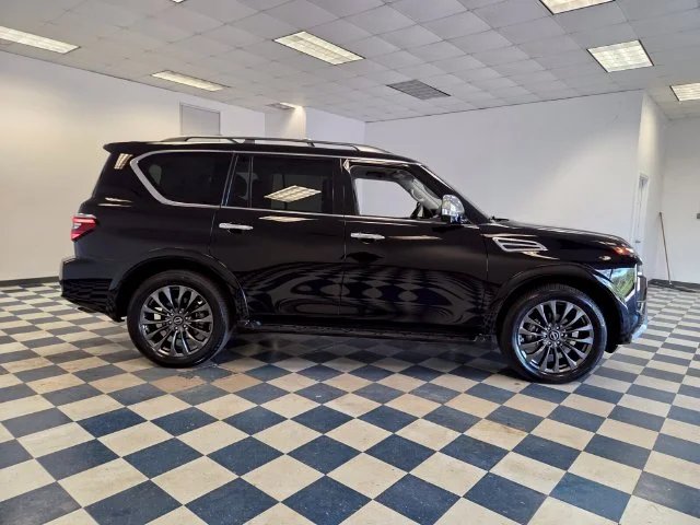 Used 2023 Black Nissan Platinum image 9