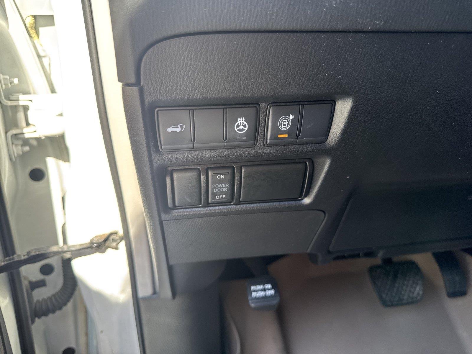Used 2023 Aspen White Tricoat Nissan SL image 14