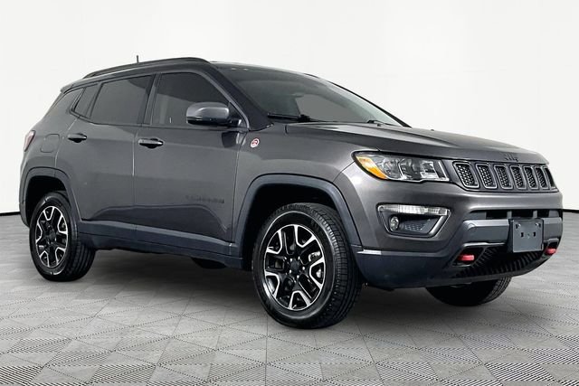 Used 2020 Gray Jeep Trailhawk image 3