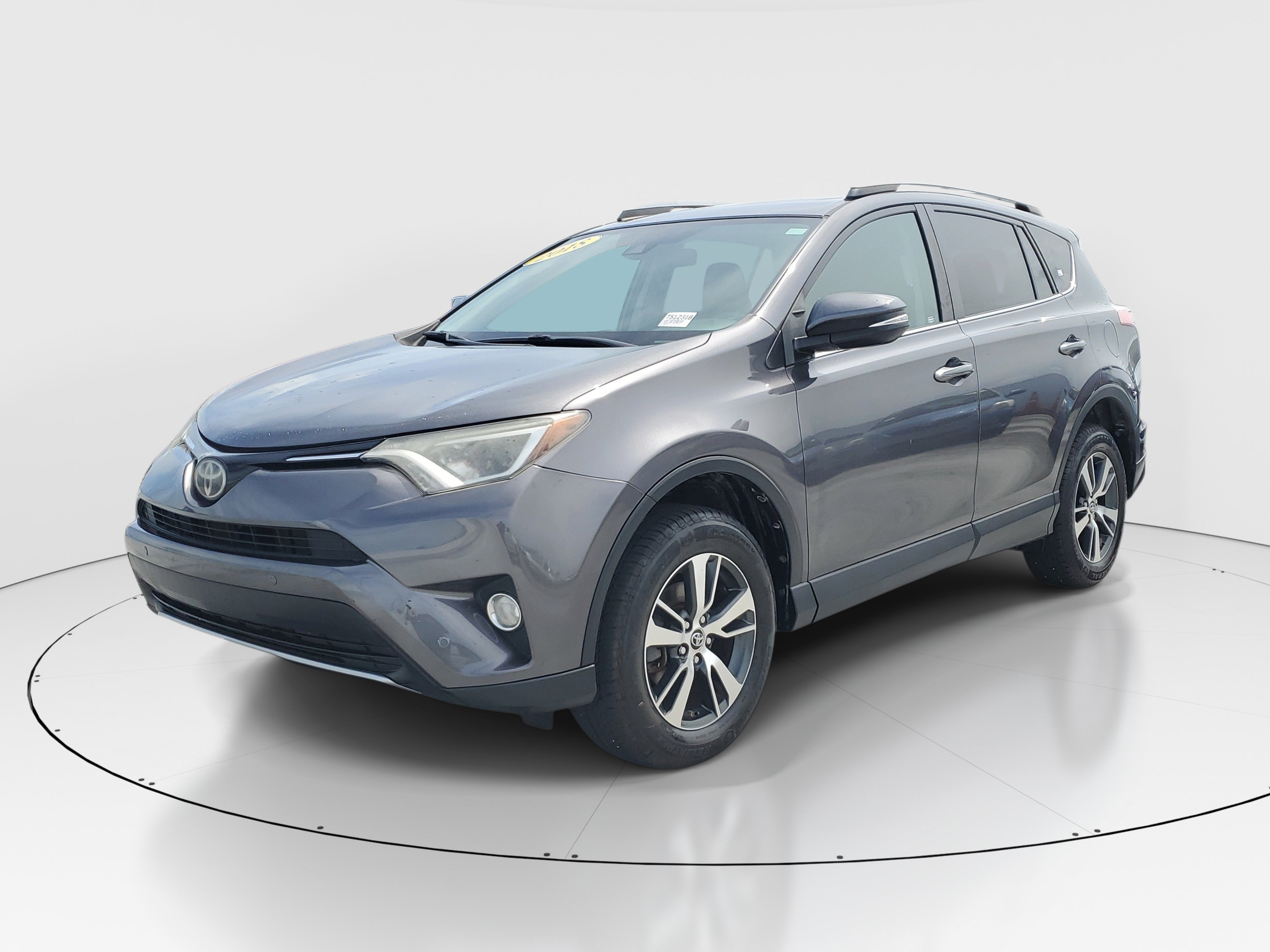 Used 2018 Magnetic Gray Metallic Toyota XLE image 3