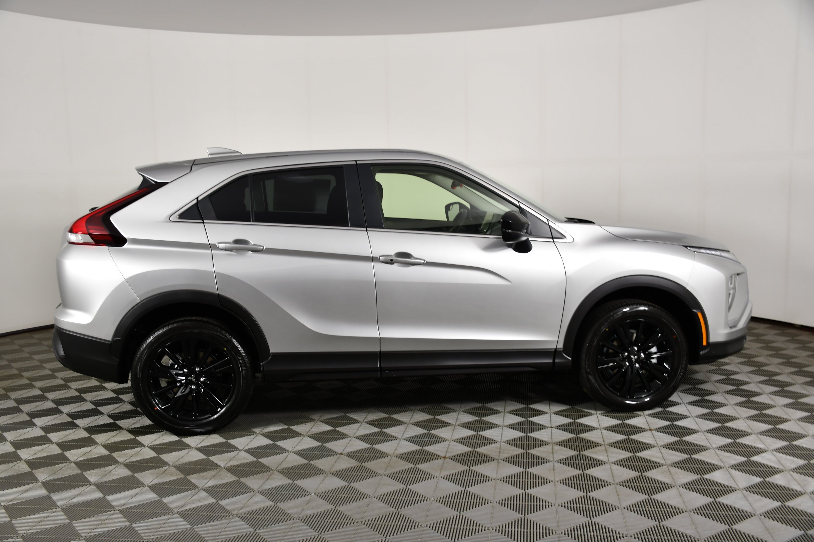 New 2026 Alloy Silver Metallic Mitsubishi LE 1.5T S-AWC image 5