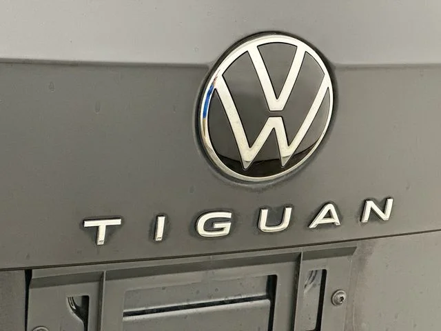 Pre-Owned 2022 Volkswagen Tiguan 2.0T SE R-Line Black