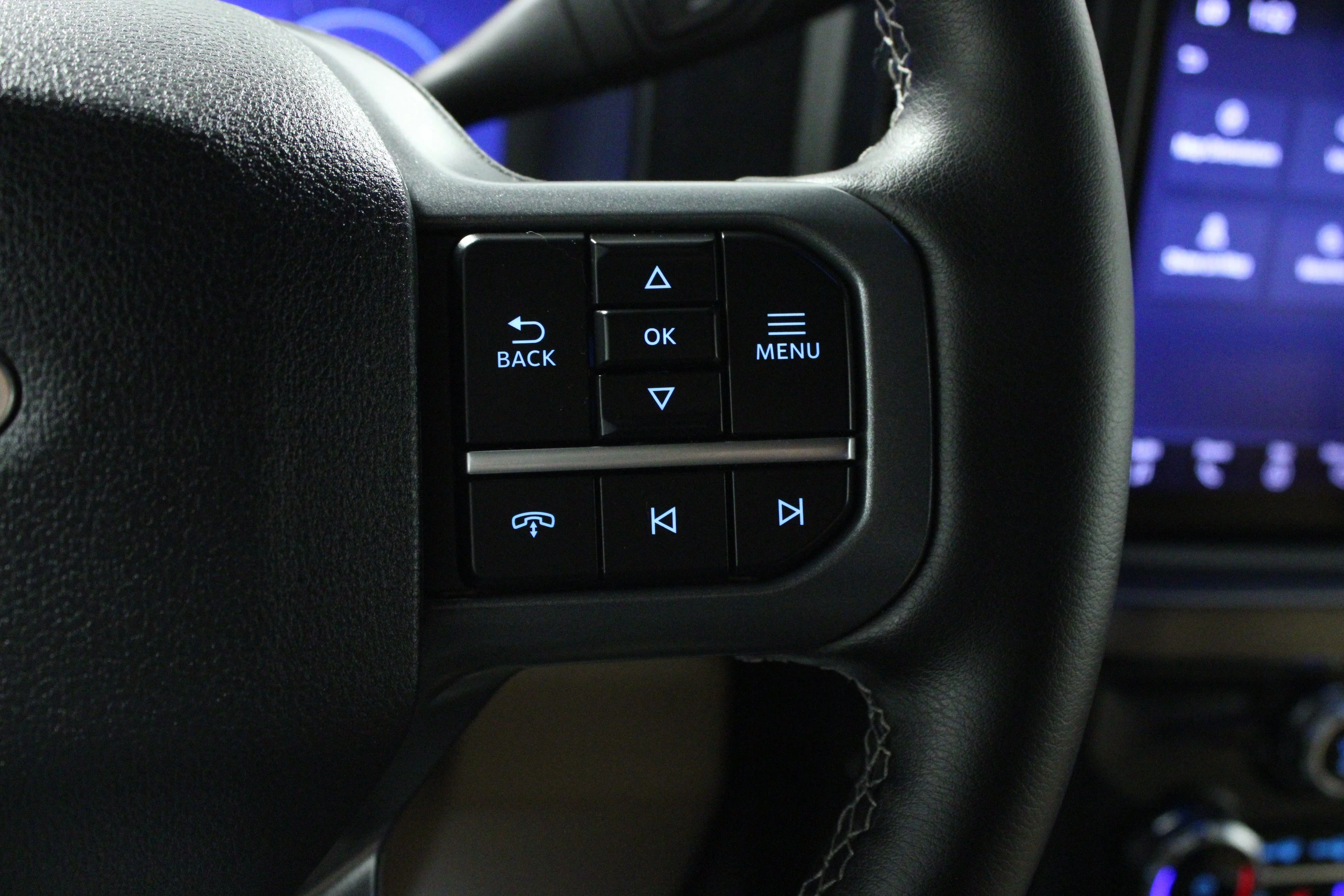 Used 2025 Carbonized Gray Metallic Ford LARIAT image 23