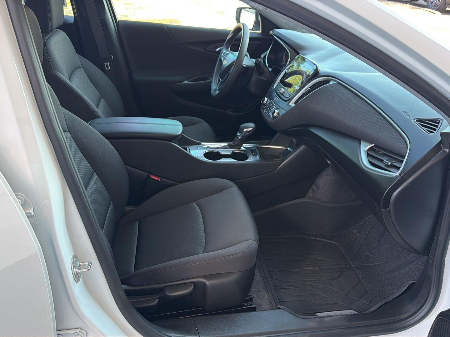 Used 2024 Summit White Chevrolet LT image 13