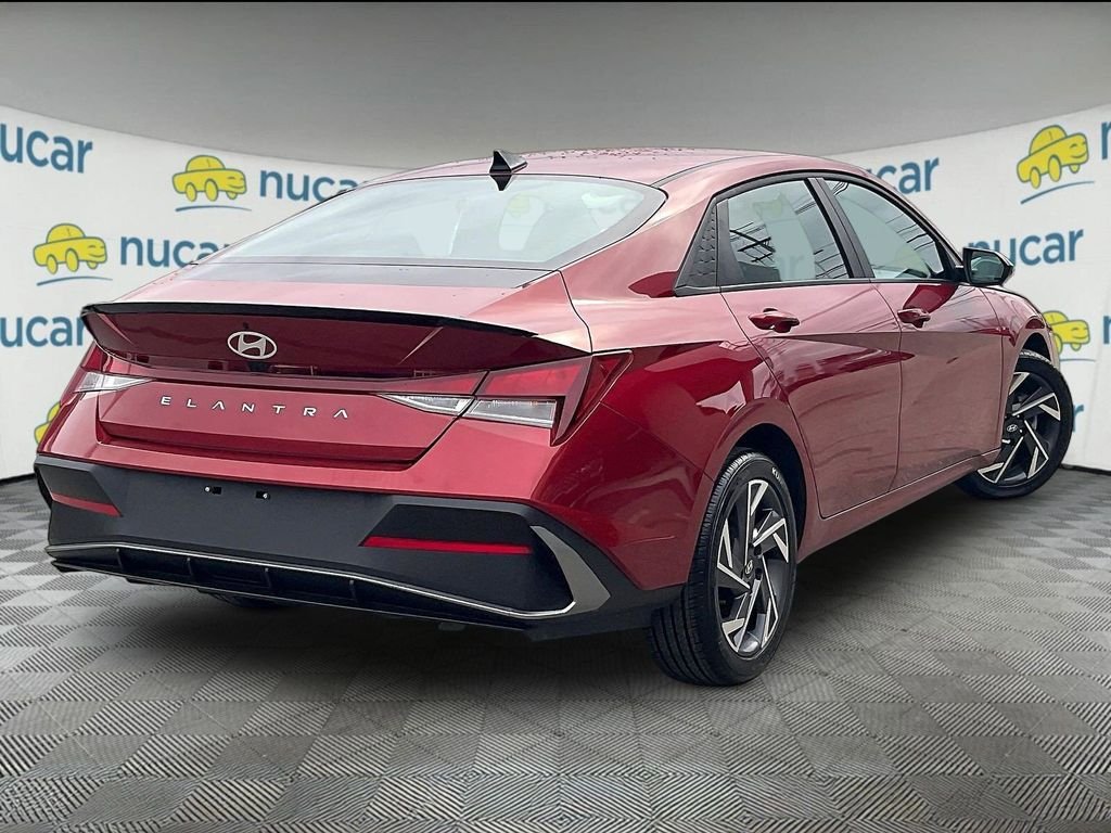 Used 2025 Red Hyundai SEL Sport image 6