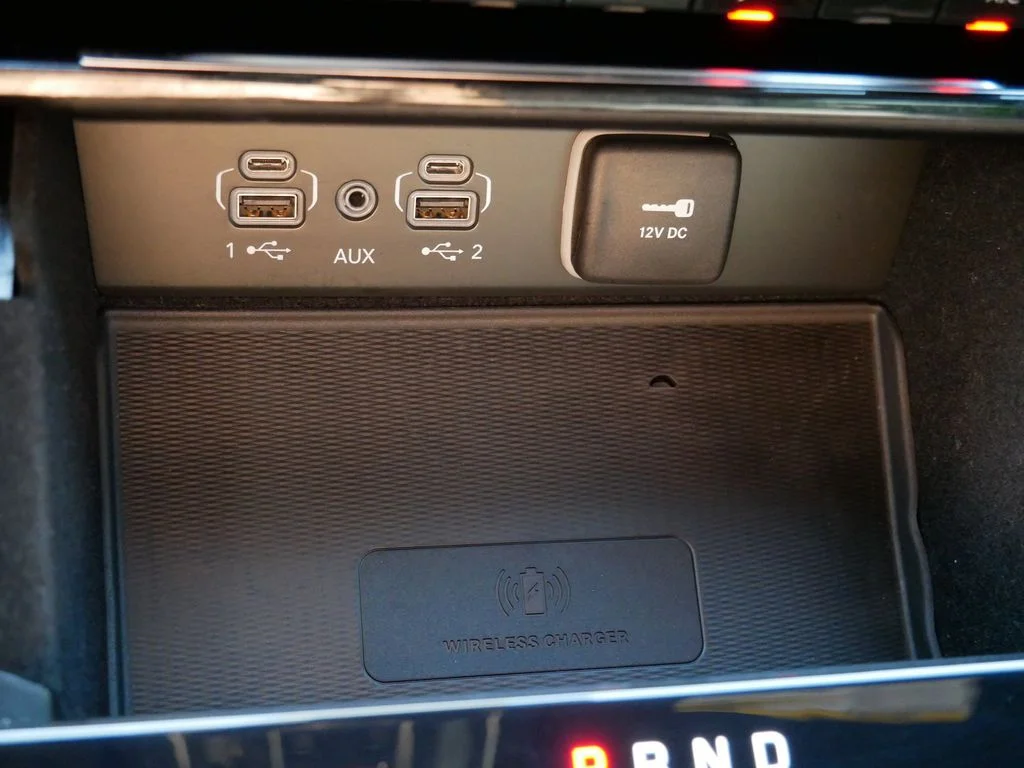 Used 2022 White Jeep Altitude image 23
