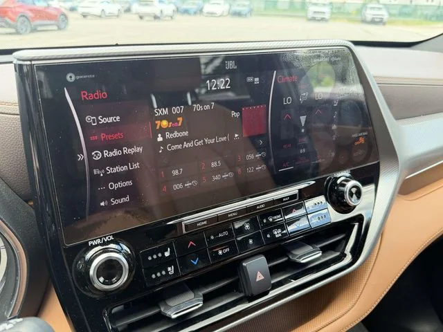 Used 2022  Toyota Platinum image 3