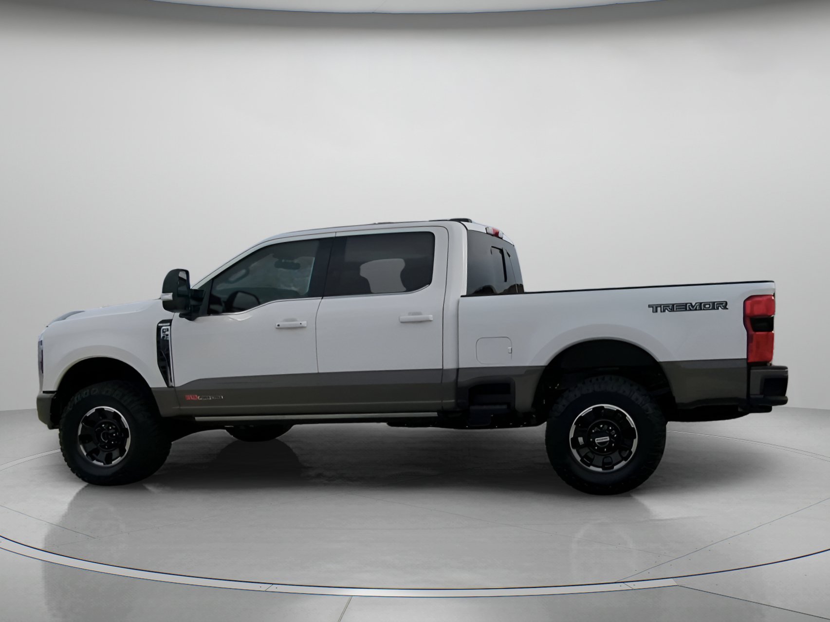 New 2026 Star White Metallic Tri-Coat Ford F-250® King Ranch® image 15