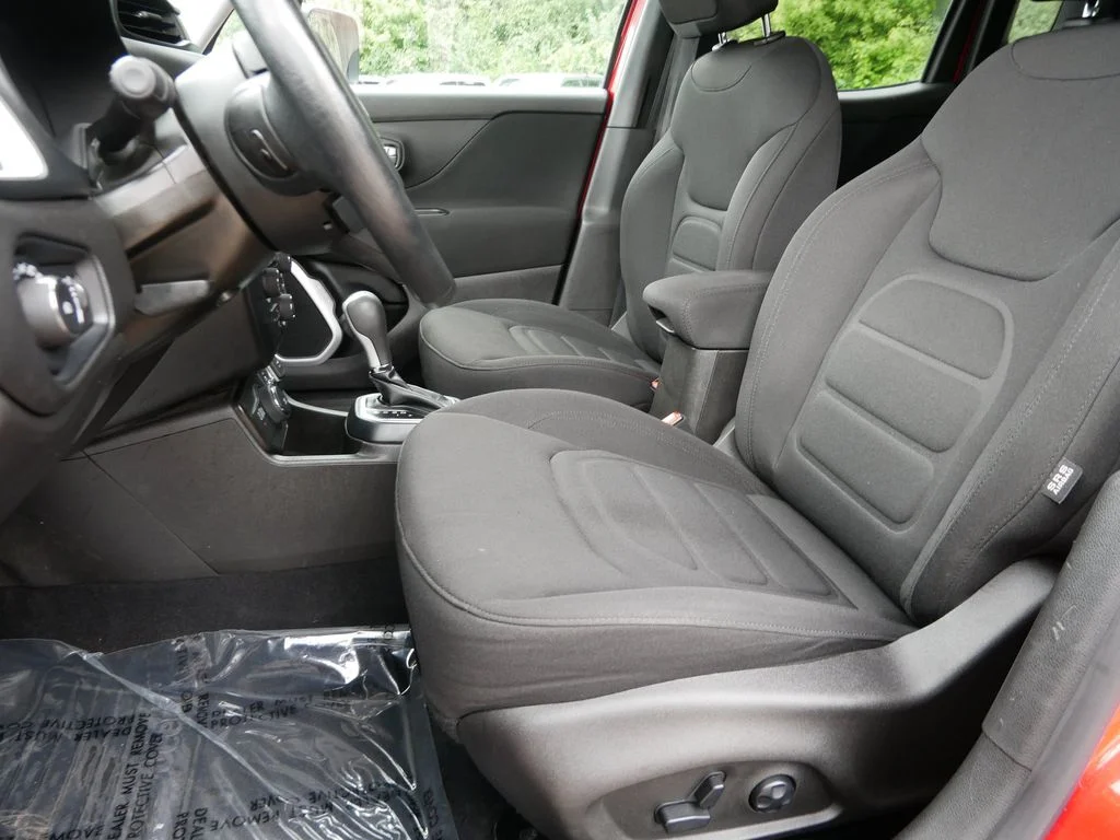 Certified Used 2020 Red Jeep Latitude image 13