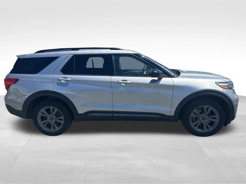 Used 2023 Silver Metallic Ford XLT image 9