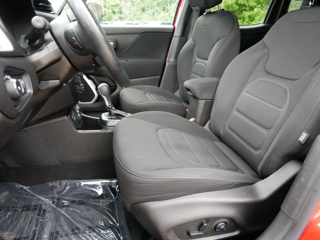 Certified Used 2020 Red Jeep Latitude image 13