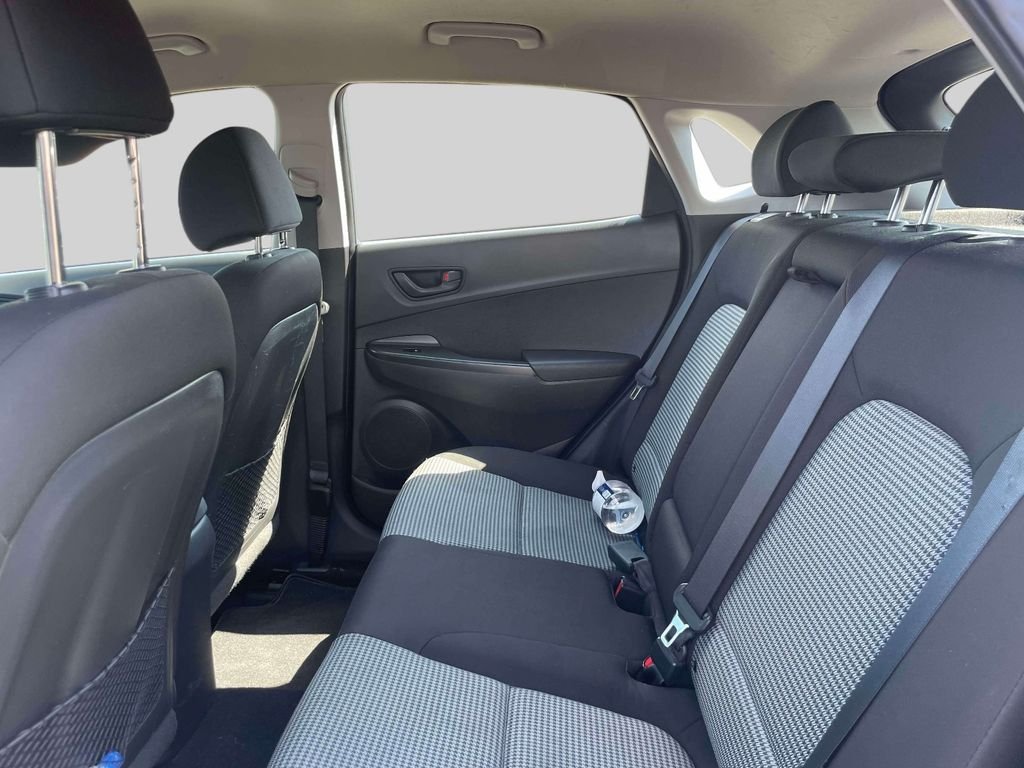 Used 2020 Silver Hyundai SE image 12