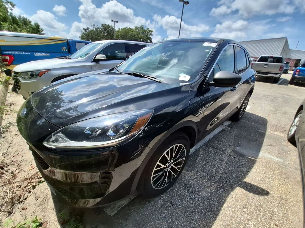 Used 2022 Black Ford SE image 1