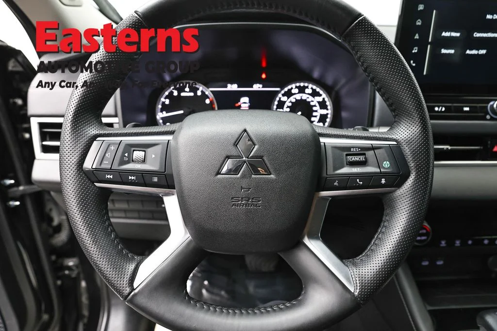 Used 2025 Black Mitsubishi SE image 10