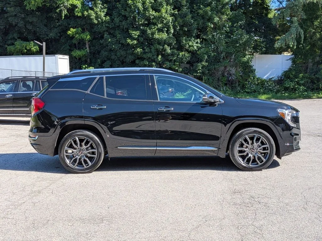Used 2024 Black GMC Denali image 2