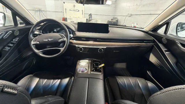 Used 2021 White Genesis 2.5T image 15