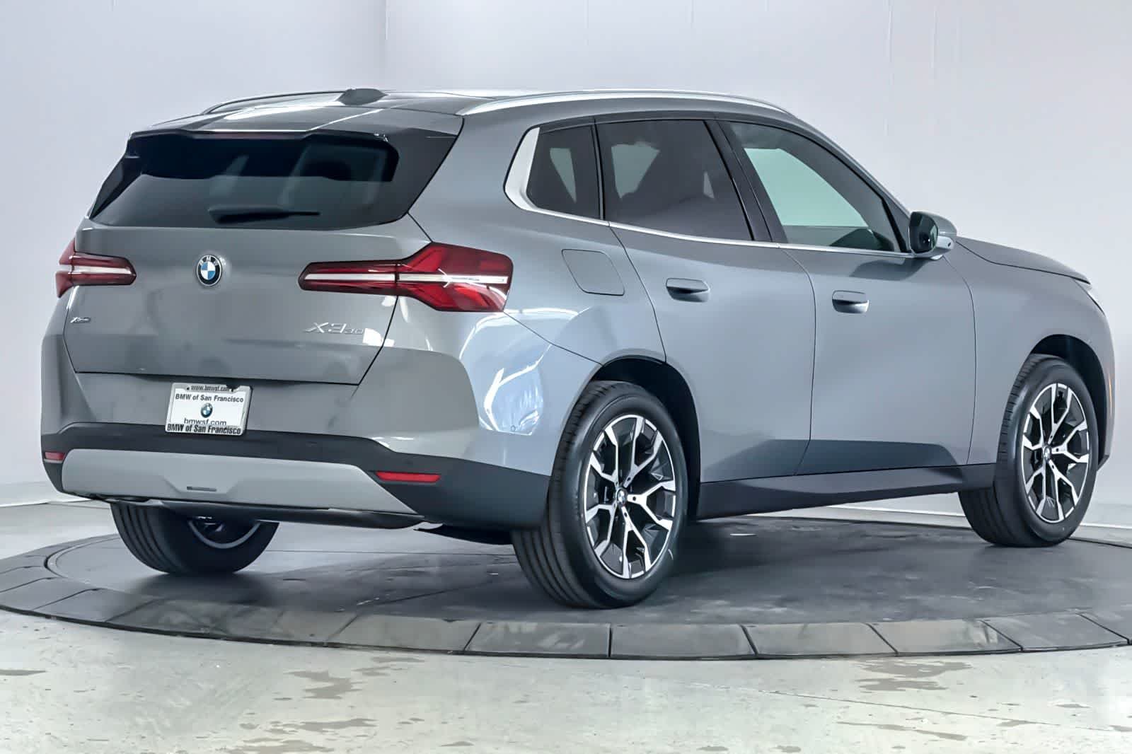 New 2026 Skyscraper Grey Metallic BMW 30 xDrive image 2