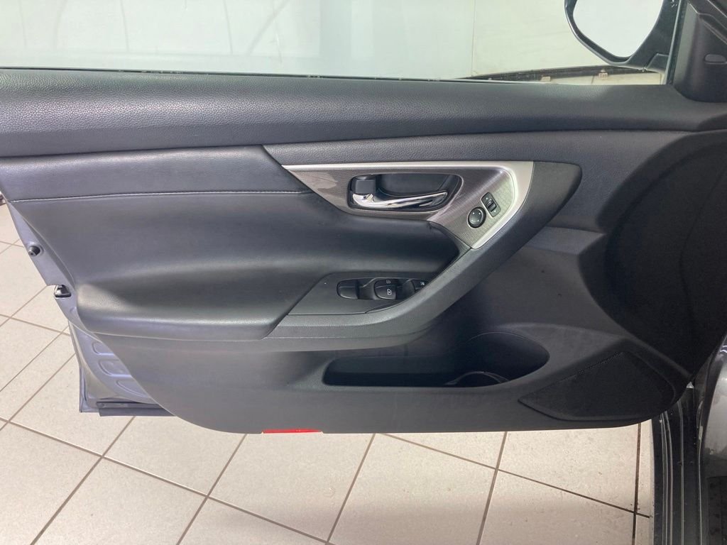 Used 2015 Silver Nissan 2.5 SL image 13