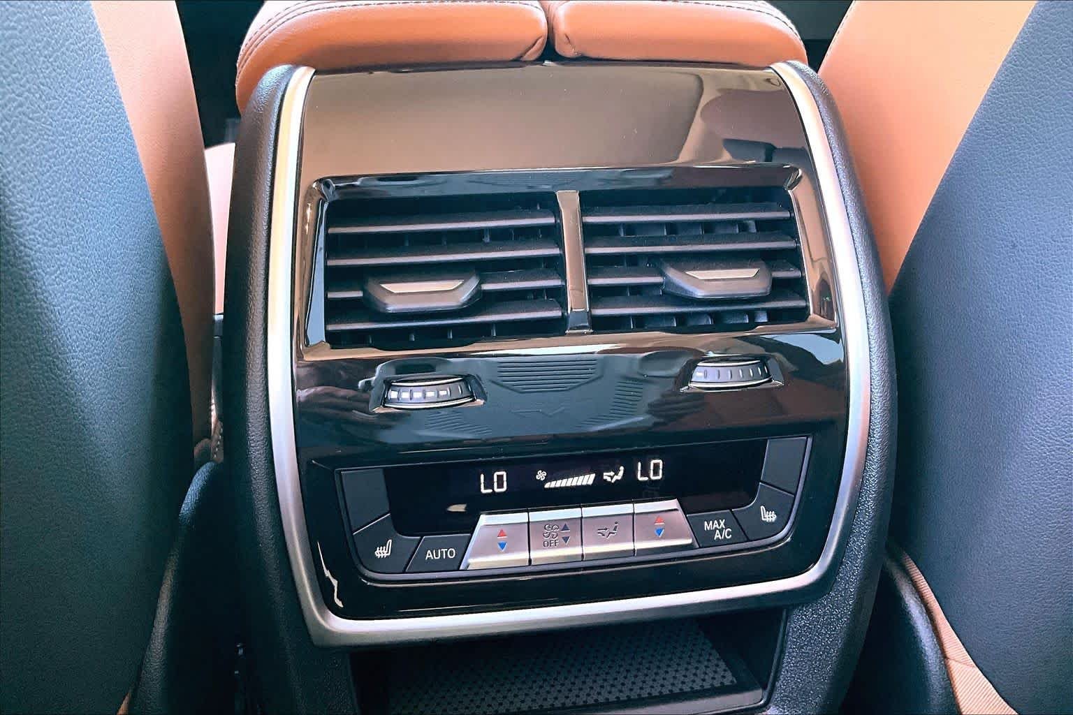 2025 BMW X7 40i - Photo 38