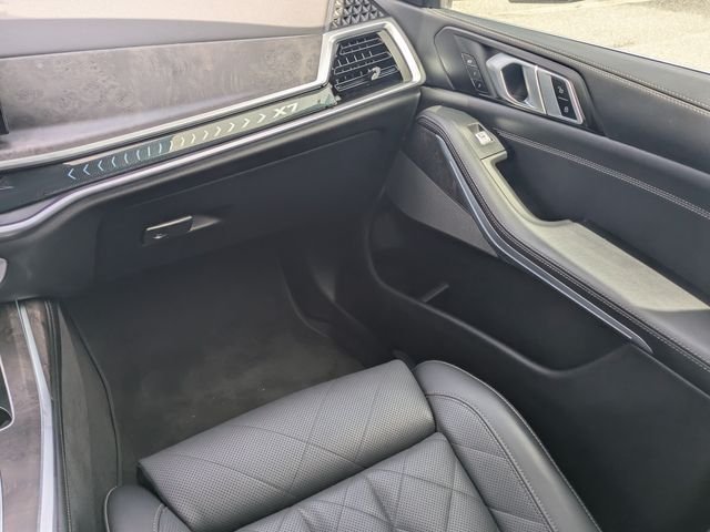 Used 2025 White BMW xDrive40i image 18
