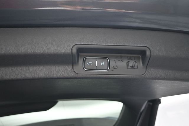 Used 2024 Blue Ford XLT image 28