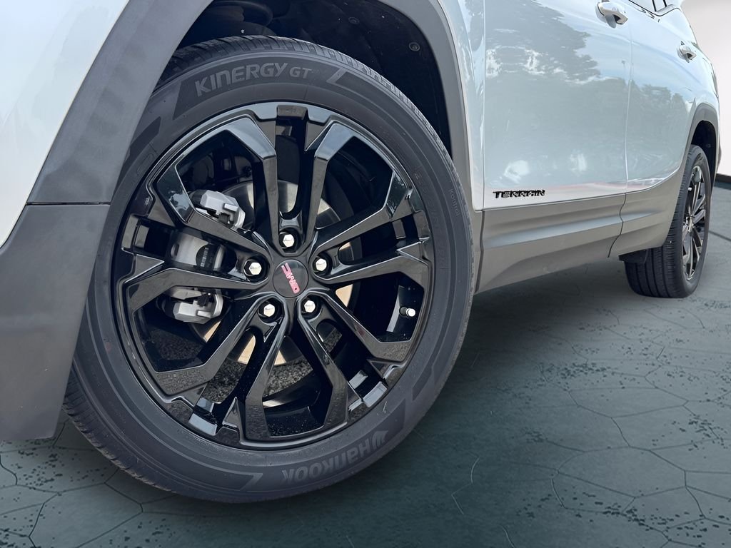 Used 2022 Silver GMC SLE image 2