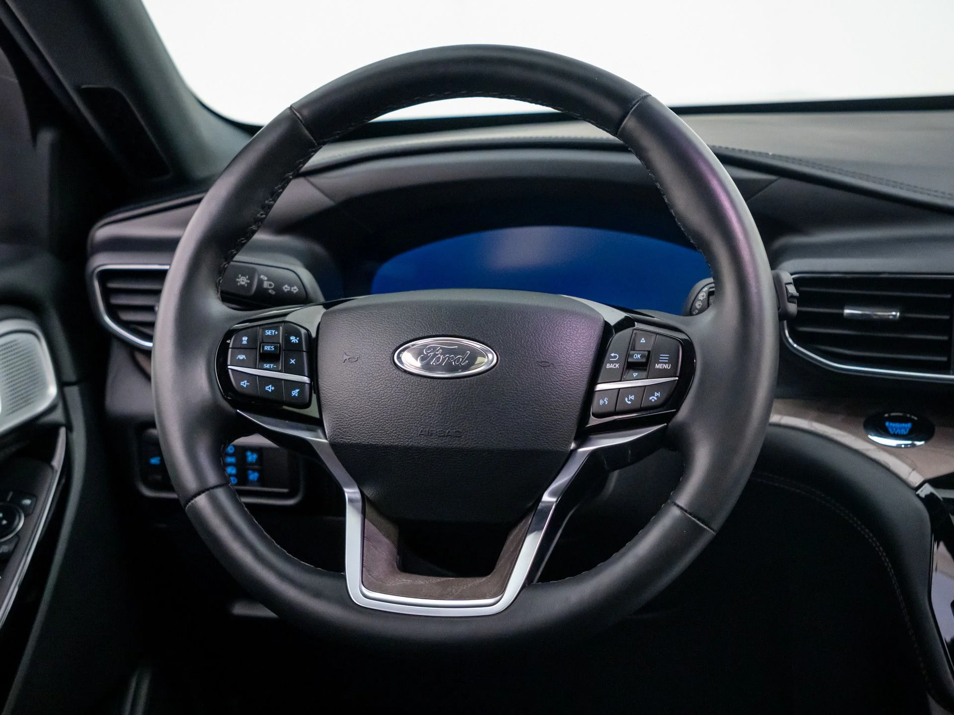 Used 2023 Silver Ford Platinum image 11