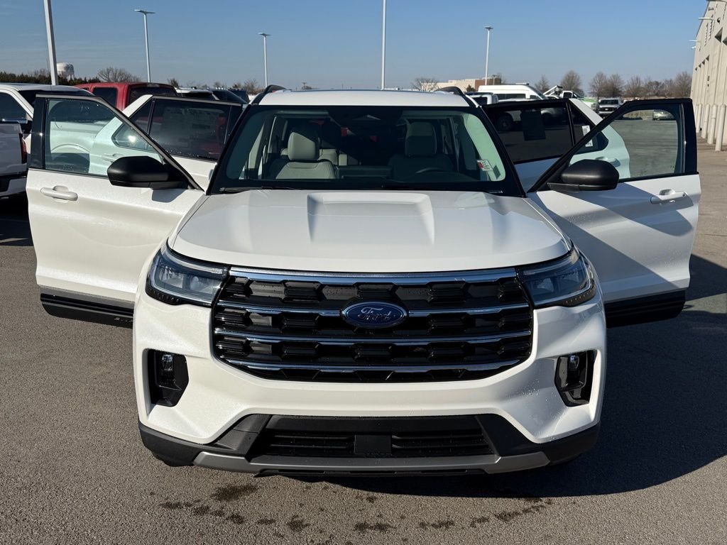 New 2026 Star White Metallic Tri-Coat Ford Active image 23