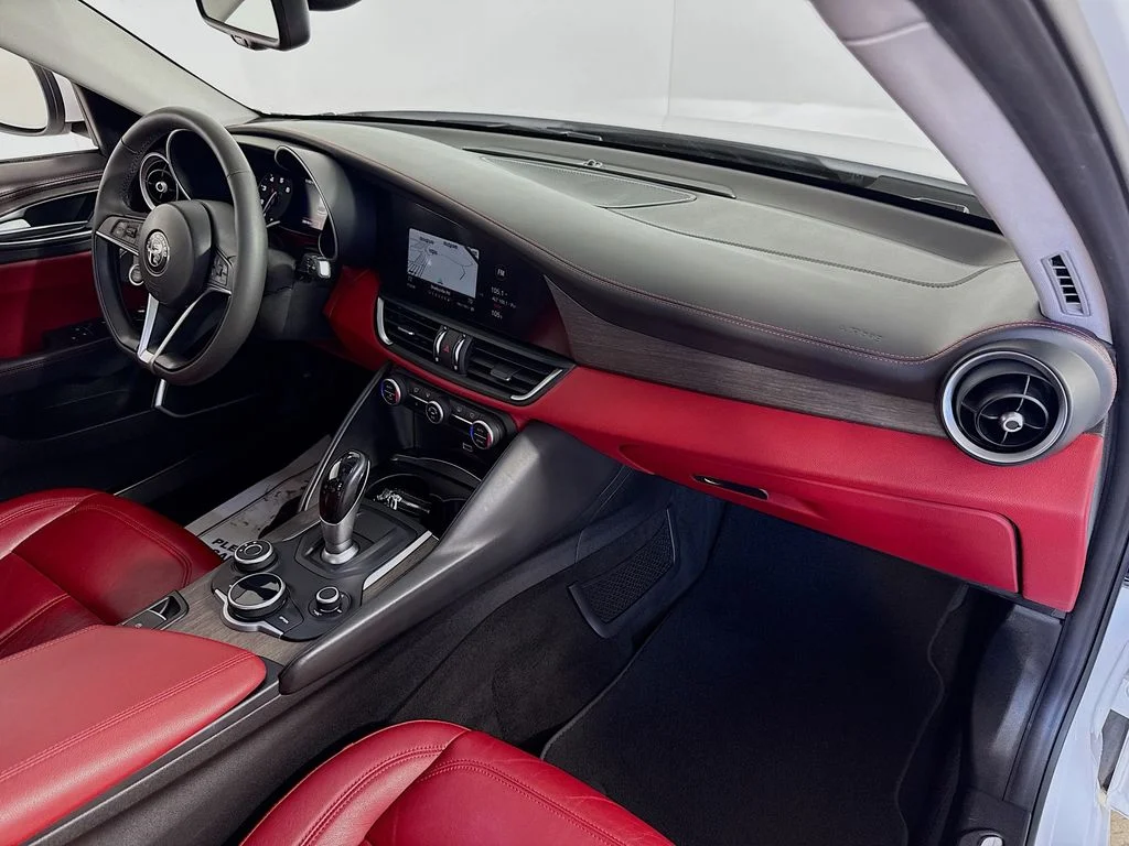 Used 2018 Alfa White Alfa Romeo Ti image 31