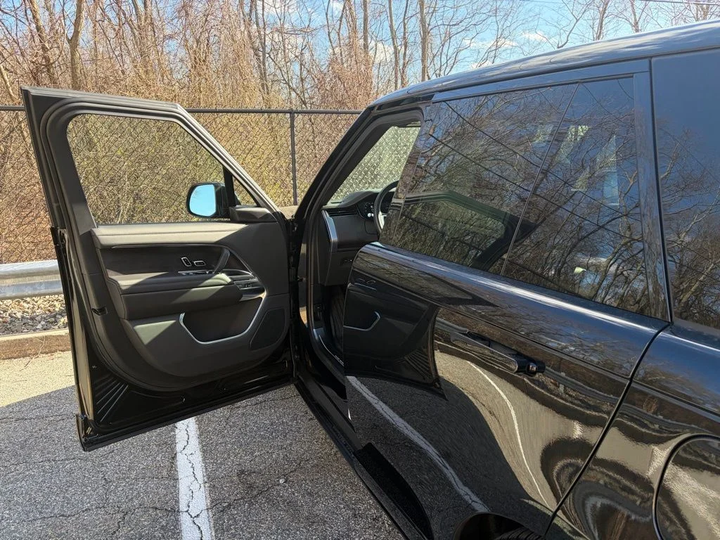 New 2025 Santorini Black Land Rover SE image 10
