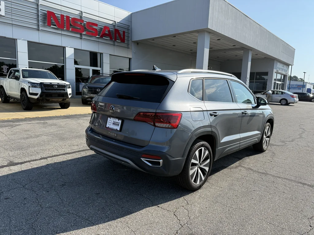 Used 2024 Gray Volkswagen SE image 4