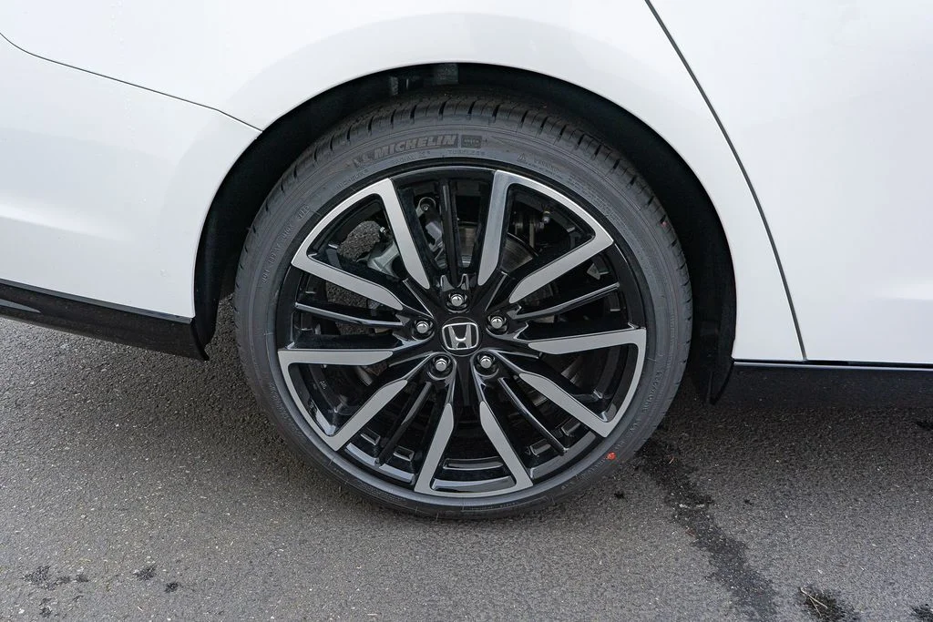 New 2026 Platinum White Pearl Honda Touring image 10