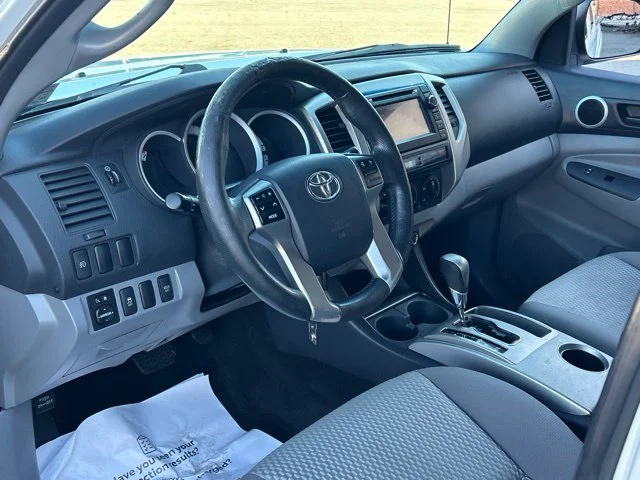 Used 2013 White Toyota Base image 17