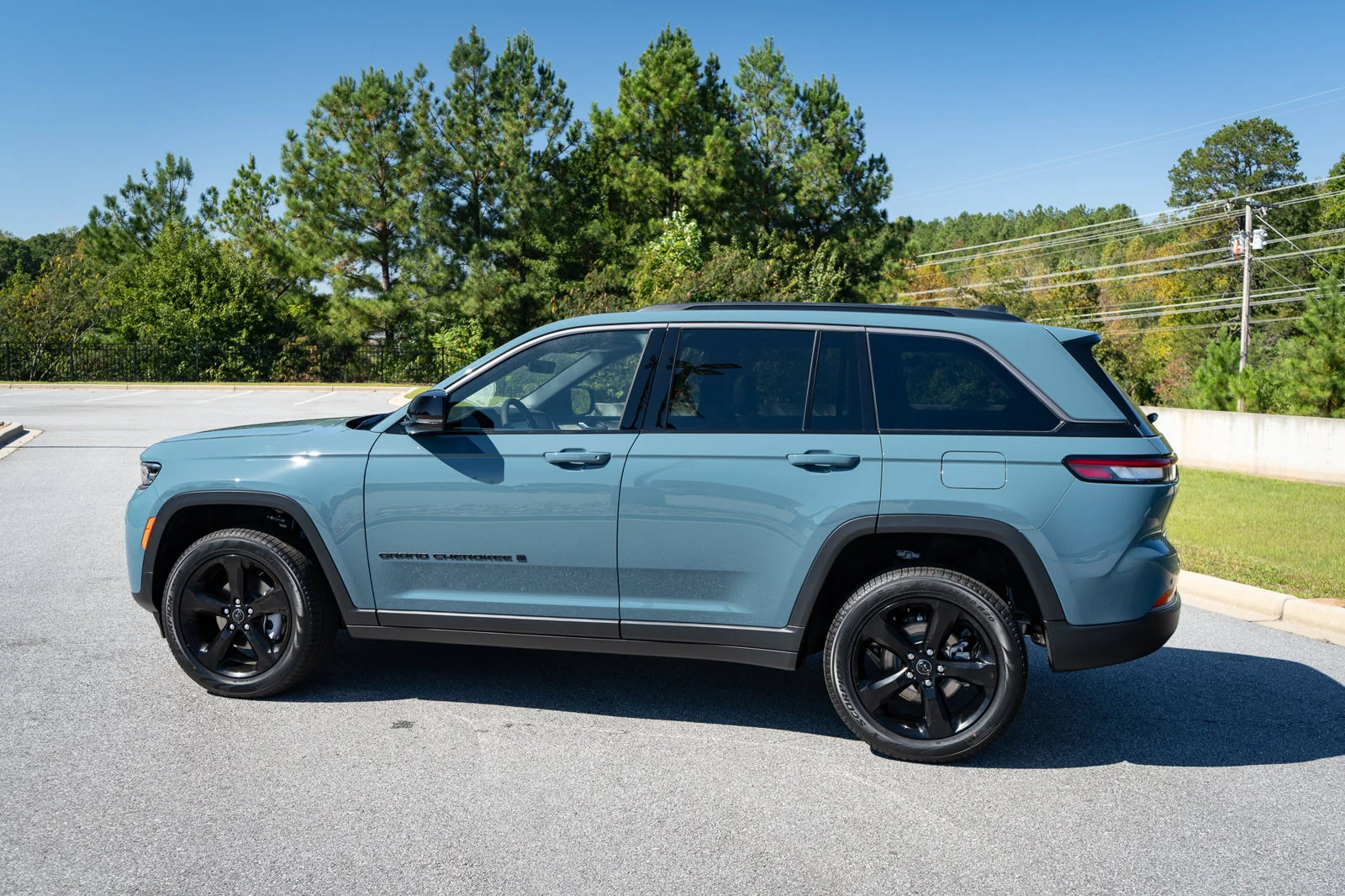 New 2027 Steel Blue Paint Jeep Limited image 7