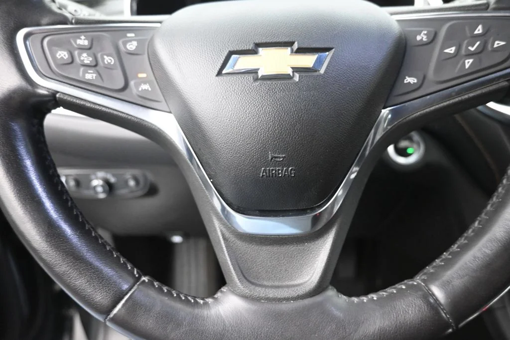 Used 2021 Gray Chevrolet Premier image 17