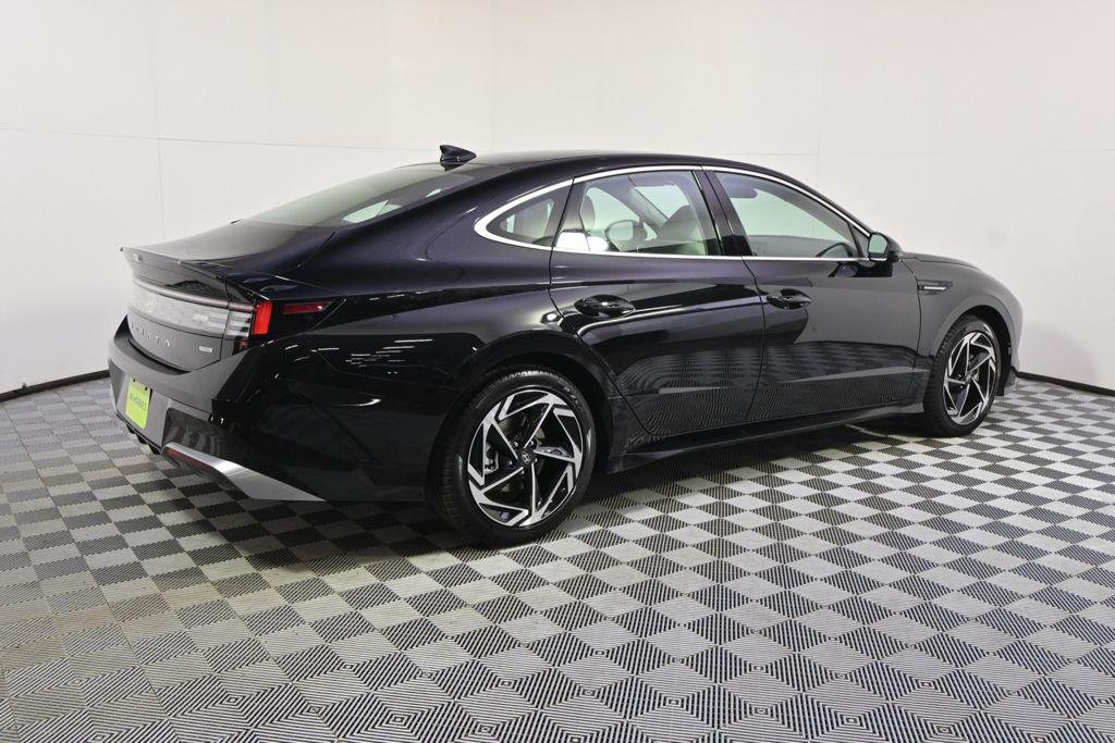 New 2026 Abyss Black Hyundai SEL Sport image 7
