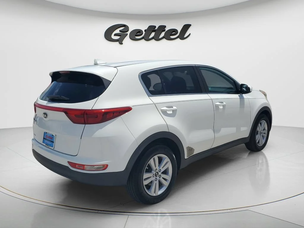 Used 2018 White Kia LX image 5