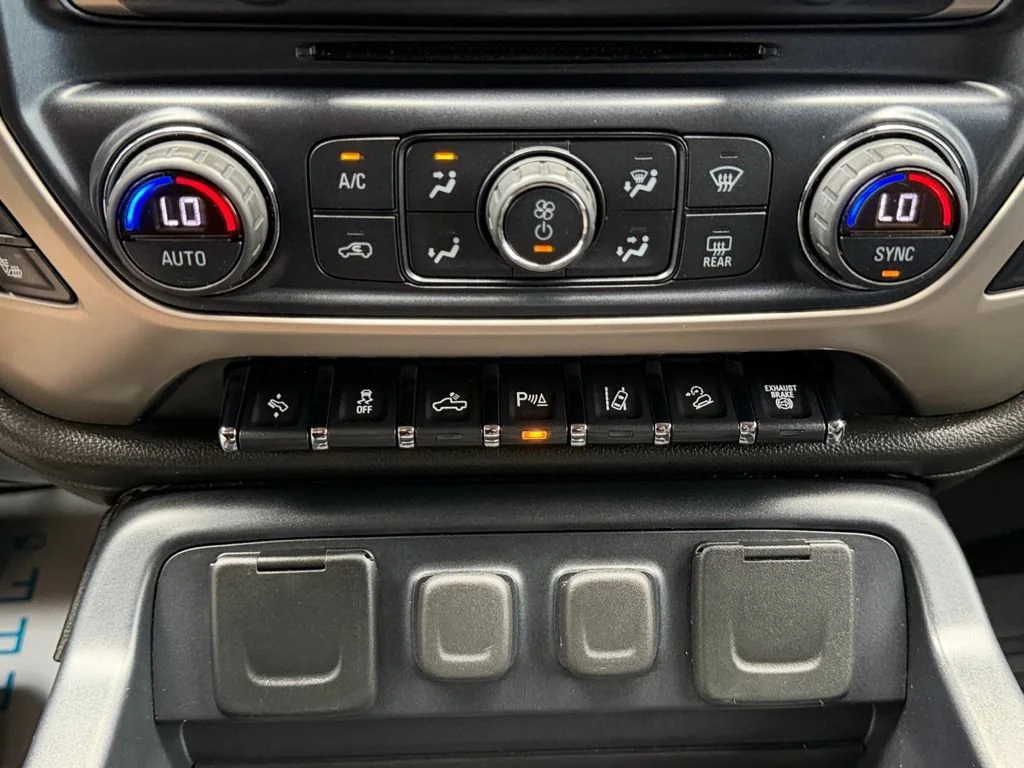 Used 2016 ONYX BLACK GMC Denali image 23