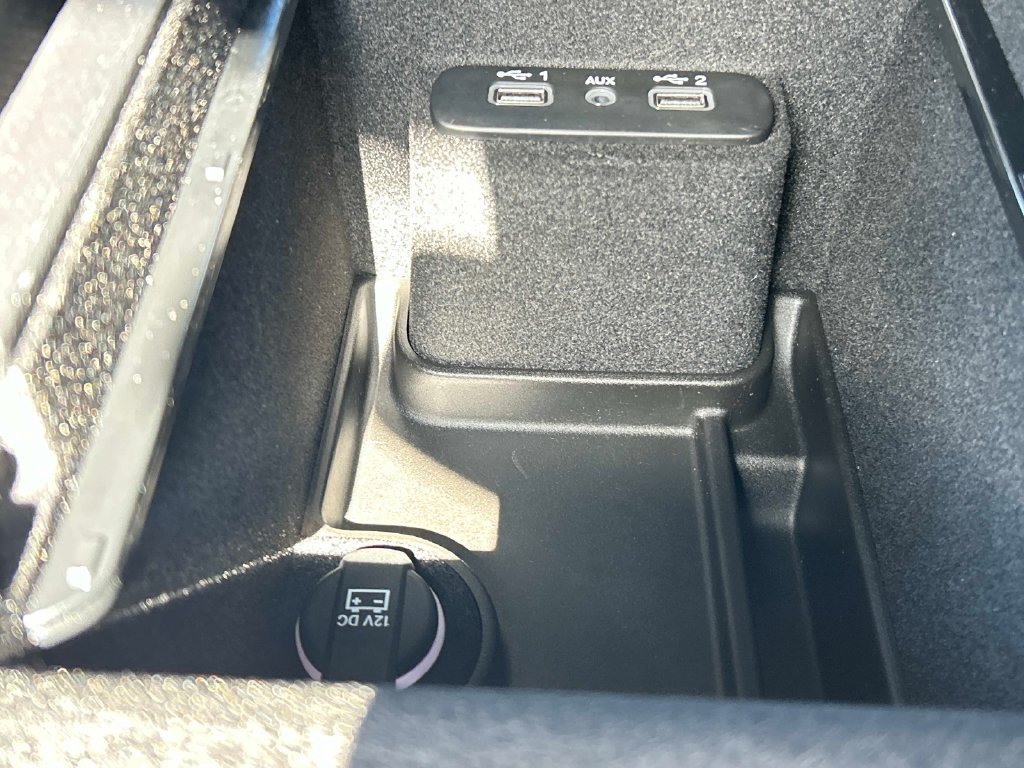 Used 2023 Green Dodge SXT image 24