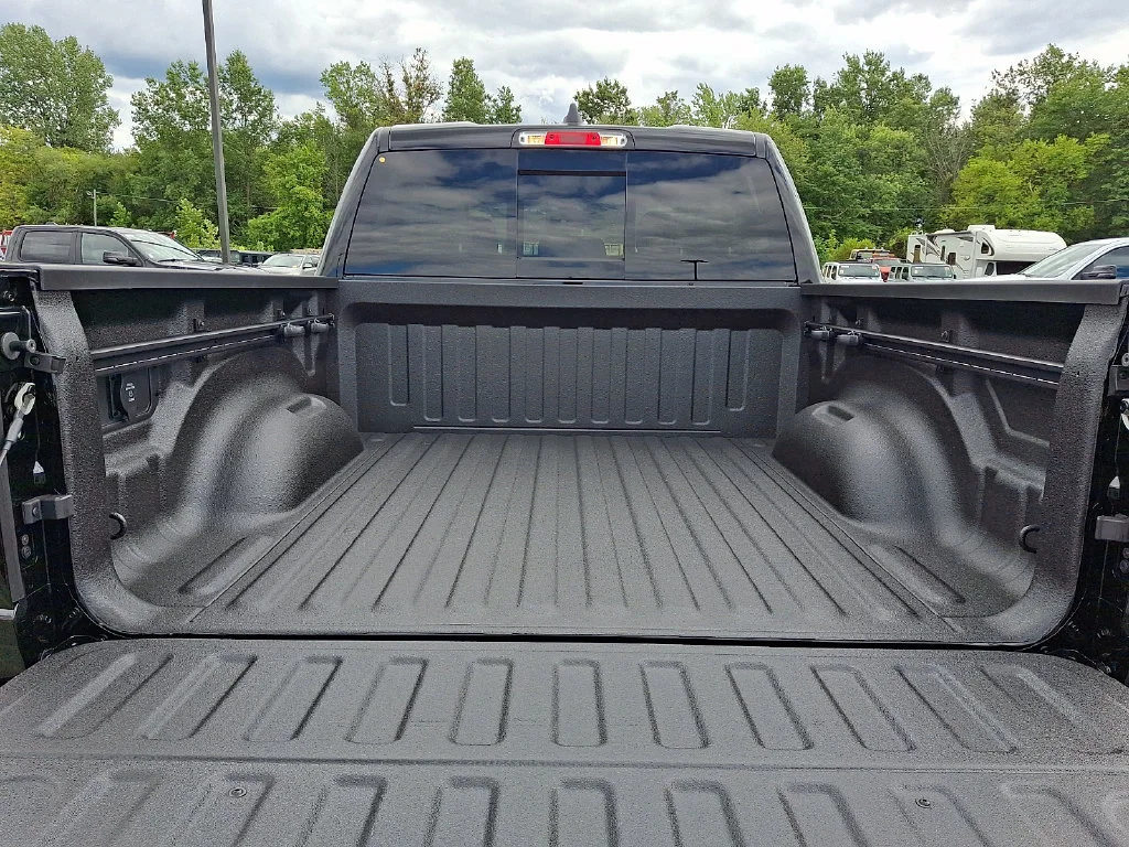 New 2027 Diamond Black Crystal Pearl-Coat Exterior Paint RAM Big Horn image 21