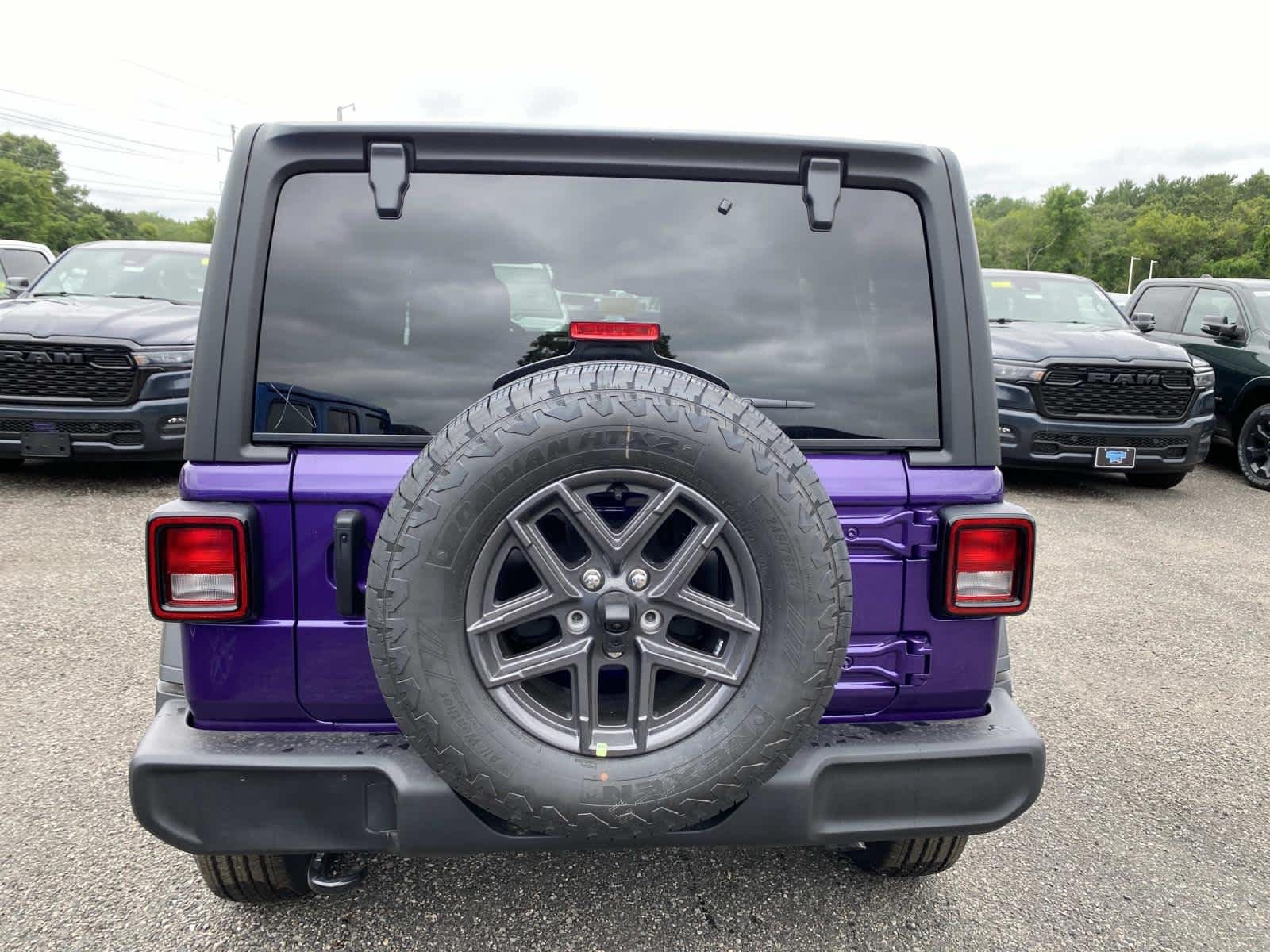New 2026 Reign Exterior Paint Jeep Sport S image 4
