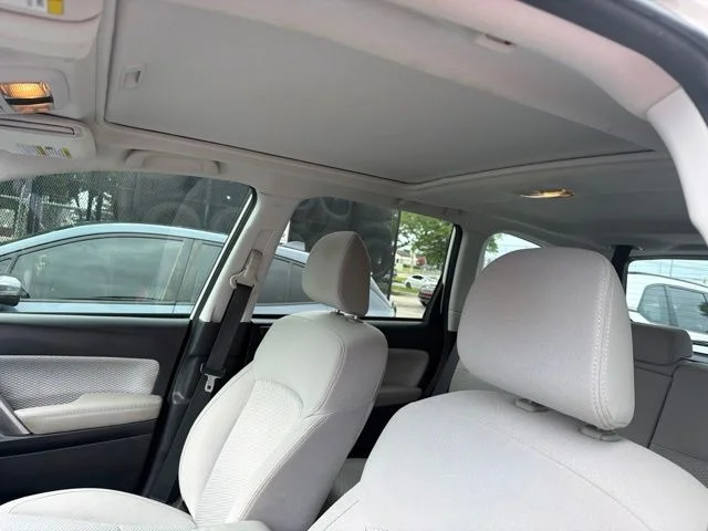 Used 2018 White Subaru 2.5i Premium image 17