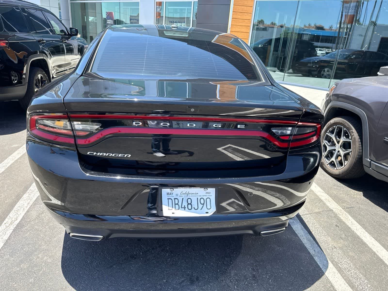 Used 2022 Pitch Black Clearcoat Dodge SXT image 20