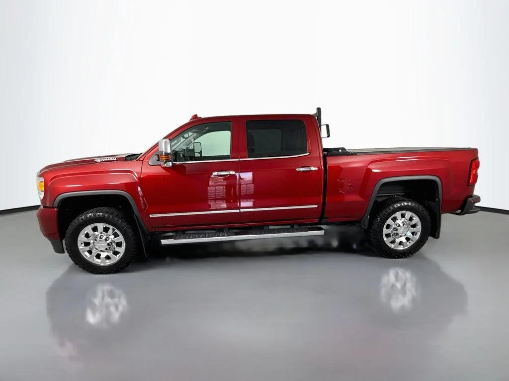 Used 2019 Red Quartz Tintcoat GMC Denali image 2