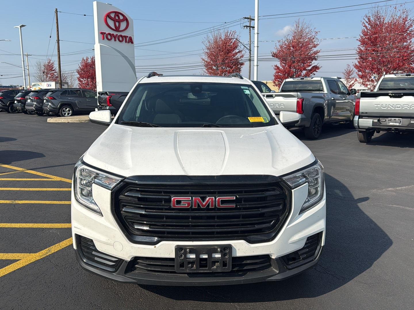 Used 2022 Summit White GMC SLE image 8