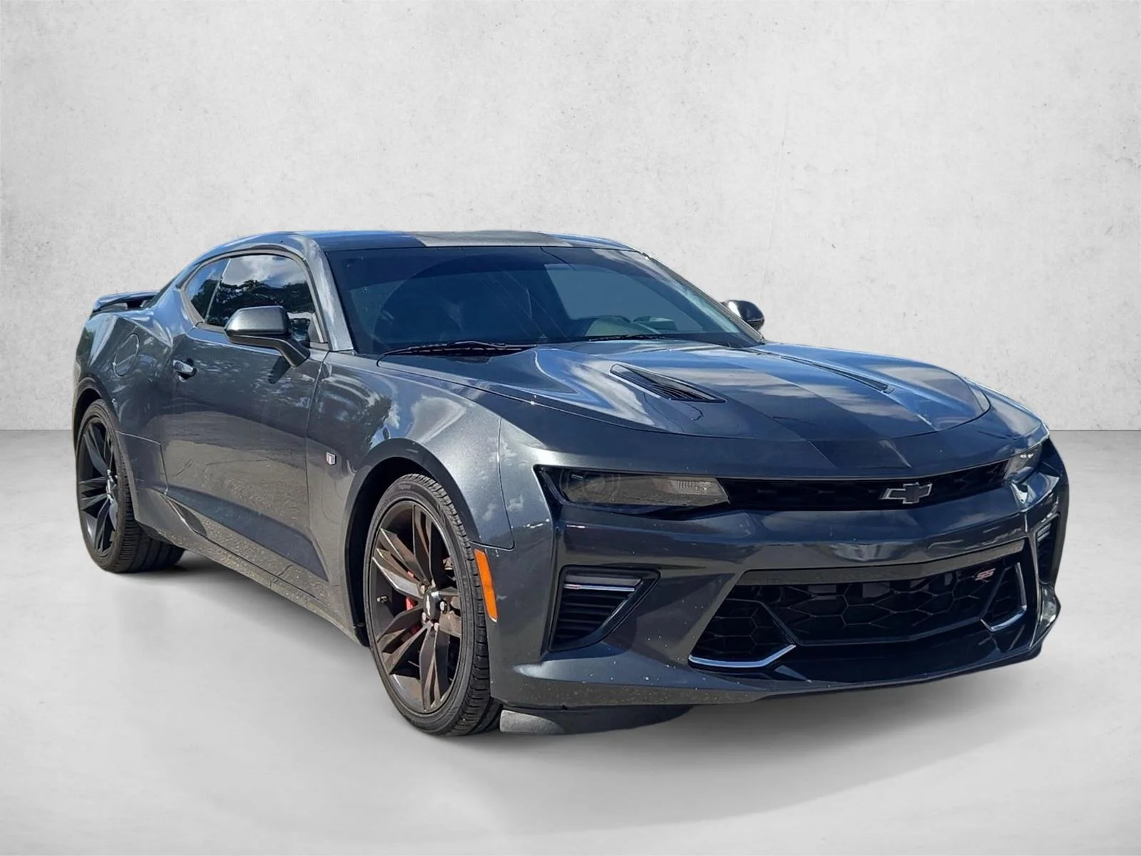 Used 2016 Nightfall Gray Metallic Chevrolet 2SS image 3