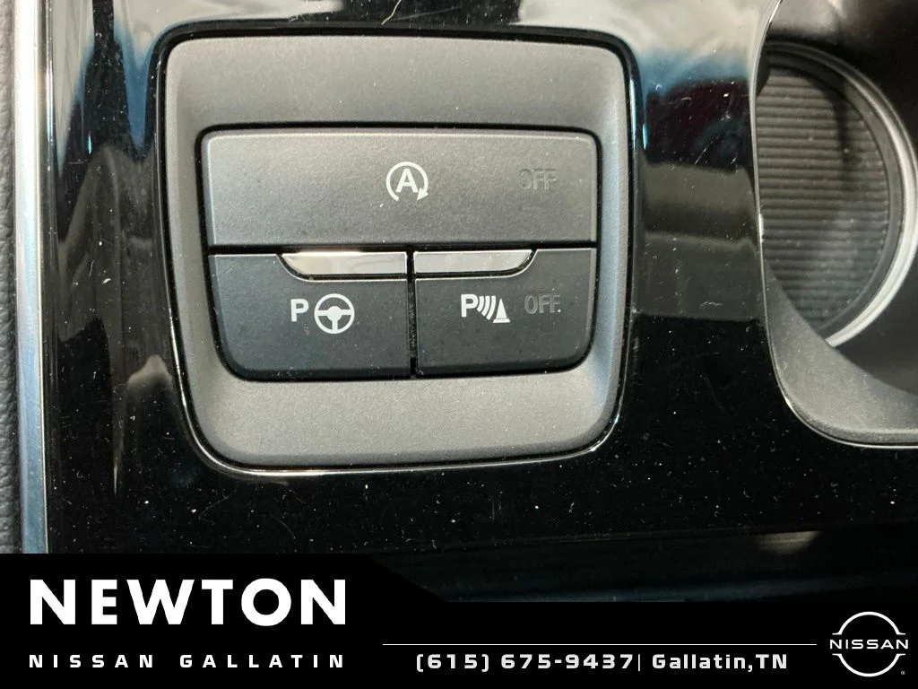 Used 2019 White Platinum Clearcoat Metallic Ford Titanium image 35