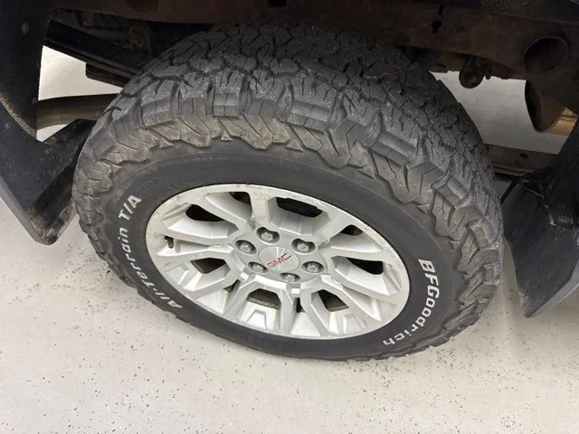 Used 2015 Black GMC SLE image 4