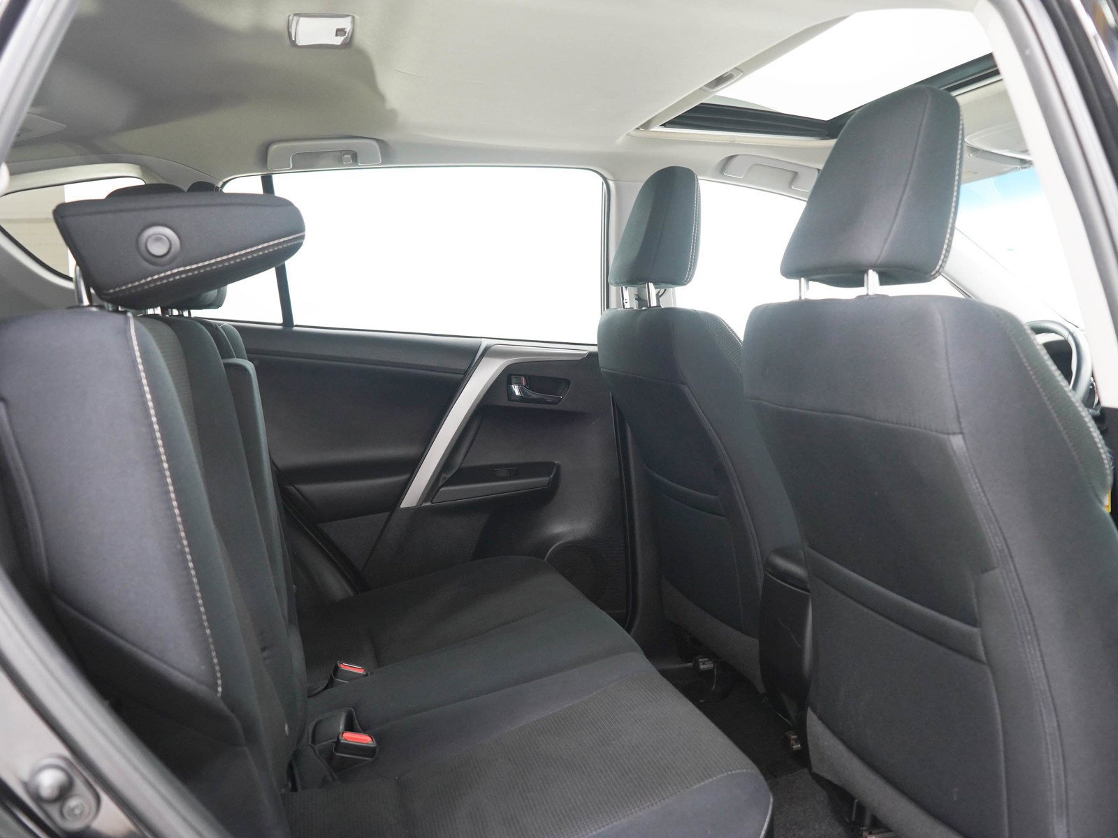 Used 2016 Black Toyota AWD 4dr XLE image 15