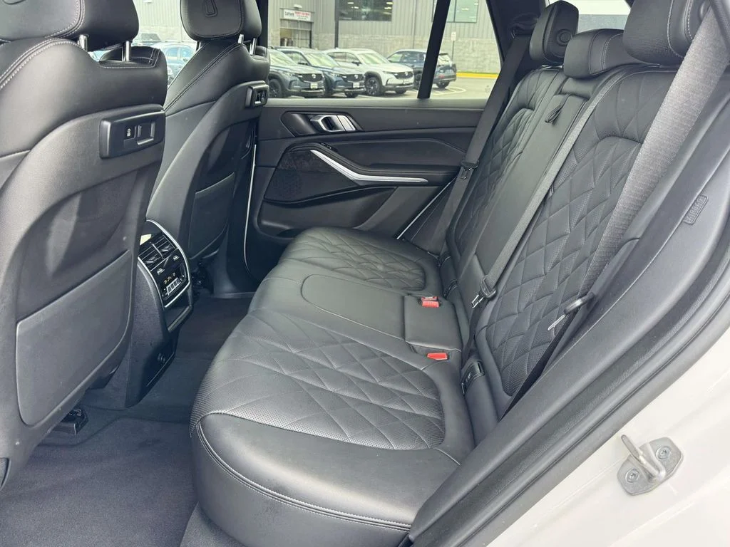Used 2023 White BMW xDrive40i image 15